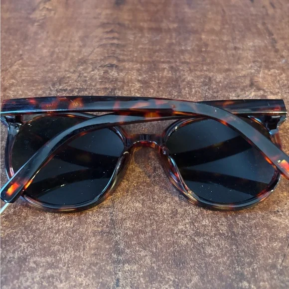 Tortoise sunglasses - Picture 6 of 7